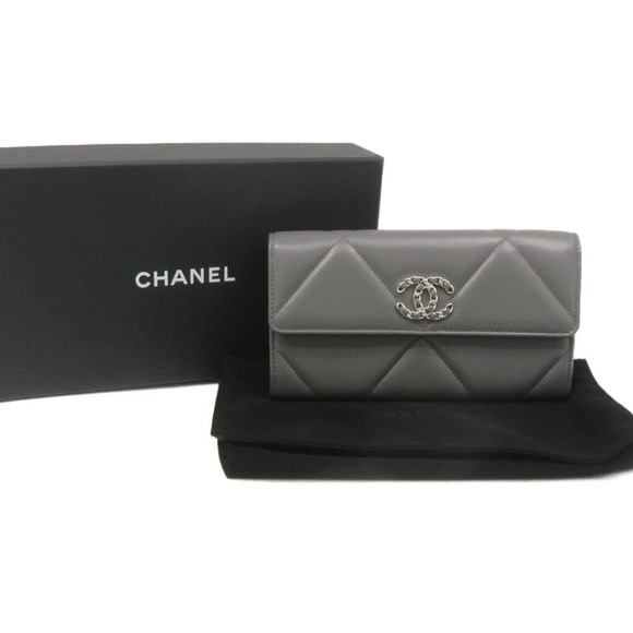 CHANEL Handbags - 💎✨BEAUTIFUL✨💎AUTHENTIC Chanel Quilted Long Wallet Lambskin Leather Grey